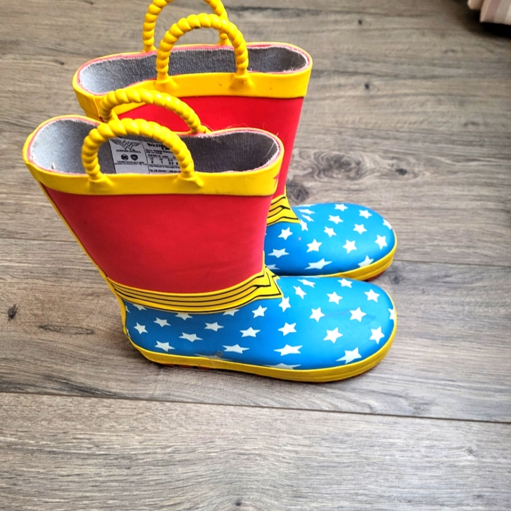 Wonder Woman rain boots excellent condition